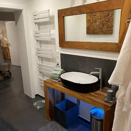 דירה 2-zimmer An Der Lindenstrasse לנגריך